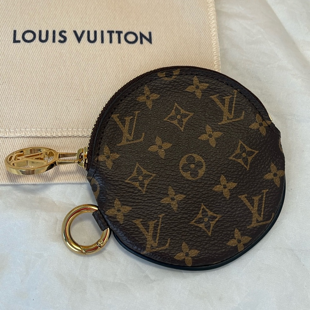 Louis Vuitton Trio Round Coin Purse